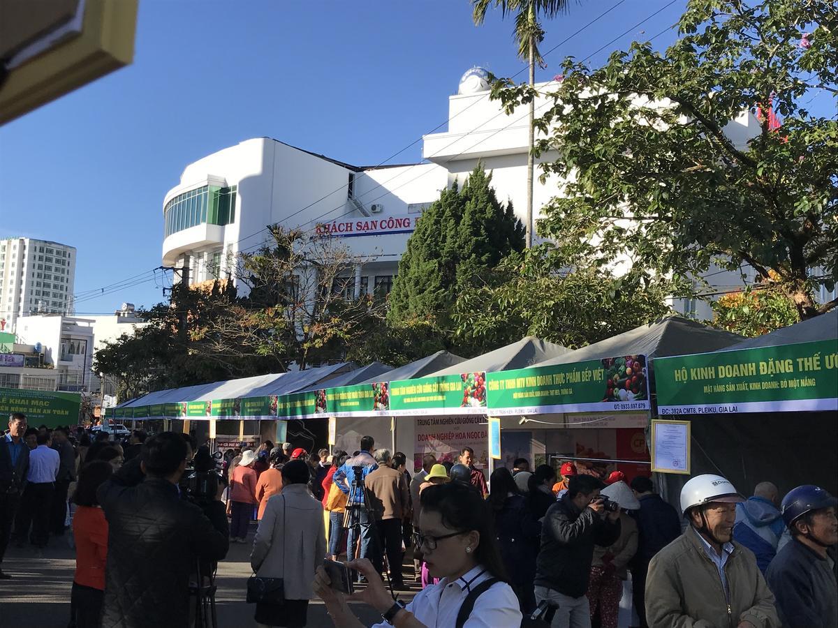 Cong Doan Gia Lai Hotel Pleiku Exterior foto